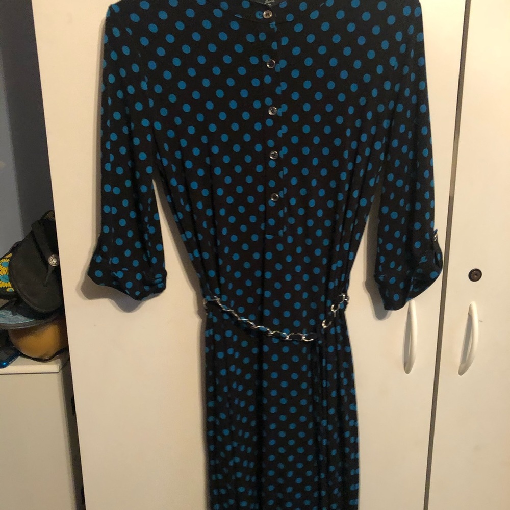 Black/blue polka dot dress, chain belt